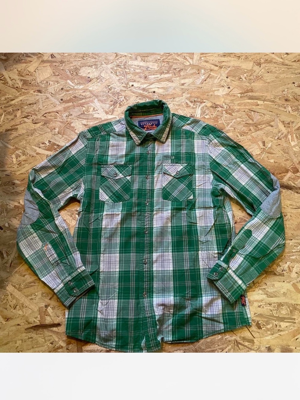 Fresh Green and White Plaid Casual Button-Down Shirt
